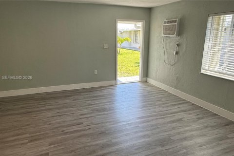 Villa ou maison à louer à Pompano Beach, Floride: 1 chambre, 298.03 m2 № 2001636 - photo 3