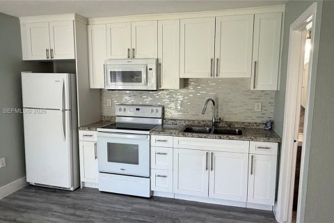 Villa ou maison à louer à Pompano Beach, Floride: 1 chambre, 298.03 m2 № 2001636 - photo 4