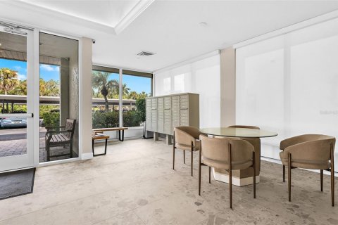 Copropriété à vendre à Sarasota, Floride: 2 chambres, 107.77 m2 № 2401084 - photo 28