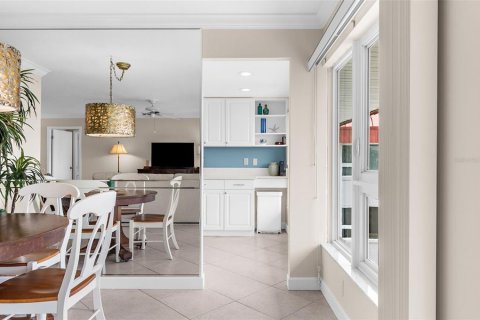 Copropriété à vendre à Sarasota, Floride: 2 chambres, 107.77 m2 № 2401084 - photo 8