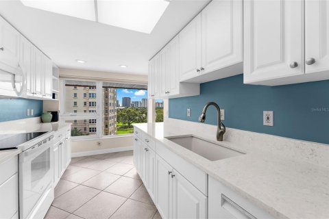 Copropriété à vendre à Sarasota, Floride: 2 chambres, 107.77 m2 № 2401084 - photo 13