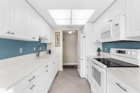 Copropriété à vendre à Sarasota, Floride: 2 chambres, 107.77 m2 № 2401084 - photo 11
