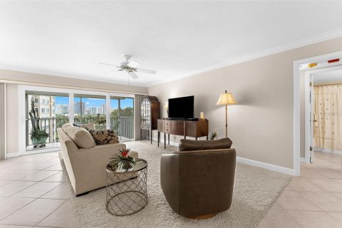 Copropriété à vendre à Sarasota, Floride: 2 chambres, 107.77 m2 № 2401084 - photo 6