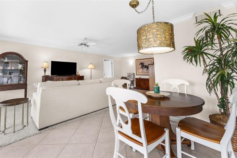 Copropriété à vendre à Sarasota, Floride: 2 chambres, 107.77 m2 № 2401084 - photo 9