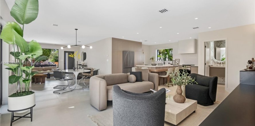 Casa en West Miami, Florida 4 dormitorios, 189.06 m2 № 2064386