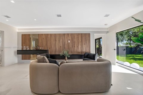 Casa en venta en West Miami, Florida, 4 dormitorios, 189.06 m2 № 2064386 - foto 5