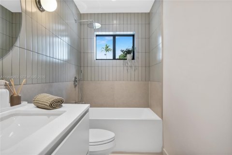 Casa en venta en West Miami, Florida, 4 dormitorios, 189.06 m2 № 2064386 - foto 21