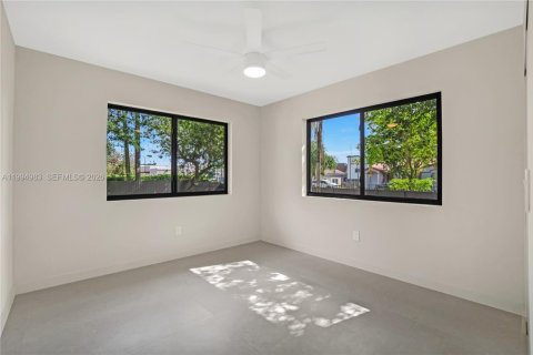 Casa en venta en West Miami, Florida, 4 dormitorios, 189.06 m2 № 2064386 - foto 18