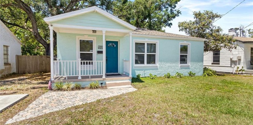 House in Tampa, Florida 3 bedrooms, 113.81 sq.m. № 1659512