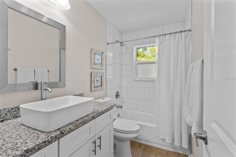 House in Tampa, Florida 3 bedrooms, 113.81 sq.m. № 1659512 - photo 15