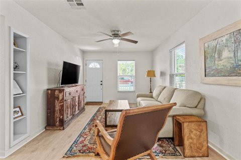 House in Tampa, Florida 3 bedrooms, 113.81 sq.m. № 1659512 - photo 8