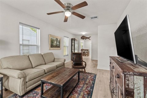 House in Tampa, Florida 3 bedrooms, 113.81 sq.m. № 1659512 - photo 4