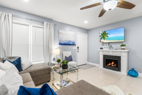 Apartment in Naples, Florida 2 bedrooms, 82.31 sq.m. № 2247144 - photo 2