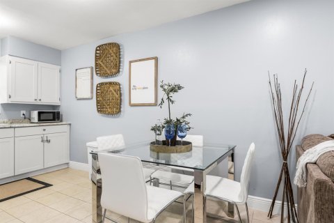 Apartment in Naples, Florida 2 bedrooms, 82.31 sq.m. № 2247144 - photo 5