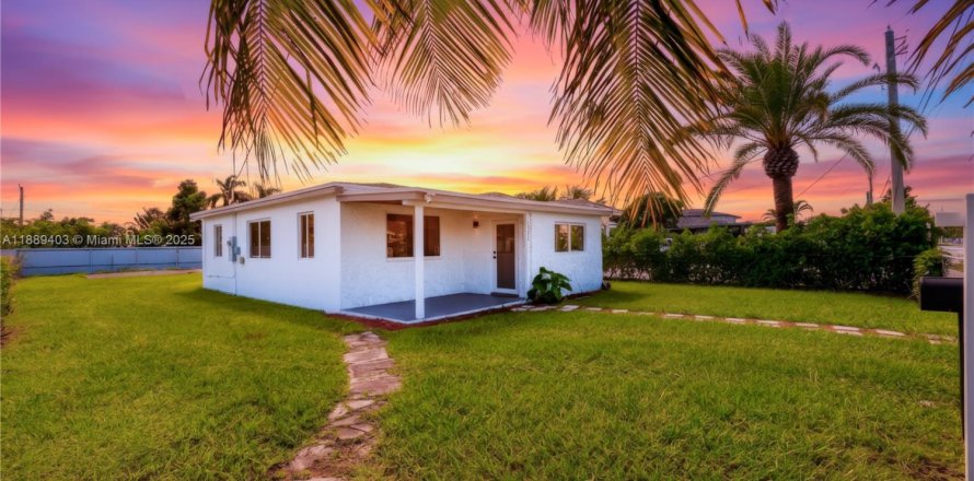 House in Miami, Florida 3 bedrooms, 101.08 sq.m. № 1938900