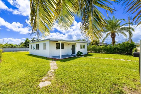 House in Miami, Florida 3 bedrooms, 101.08 sq.m. № 1938900 - photo 3