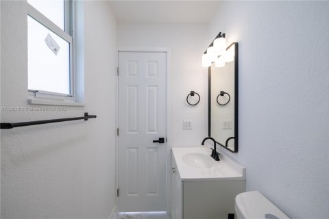 House in Miami, Florida 3 bedrooms, 101.08 sq.m. № 1938900 - photo 10