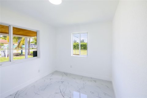 House in Miami, Florida 3 bedrooms, 101.08 sq.m. № 1938900 - photo 13