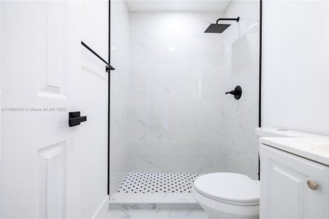 House in Miami, Florida 3 bedrooms, 101.08 sq.m. № 1938900 - photo 9