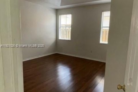 Снять в аренду виллу или дом в Майами, Флорида 3 спальни, 156.54м2, № 1975400 - фото 5