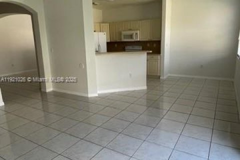 Снять в аренду виллу или дом в Майами, Флорида 3 спальни, 156.54м2, № 1975400 - фото 4