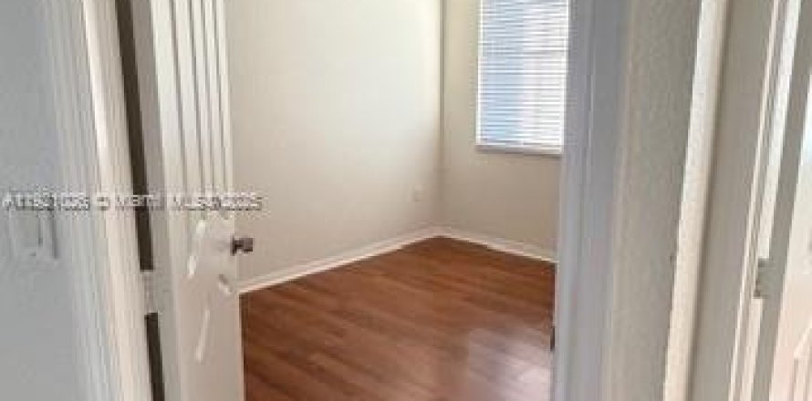 Дом в Майами, Флорида 3 спальни, 156.54м2 № 1975400