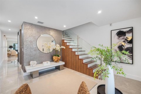 House in Miami, Florida 3 bedrooms, 150.5 sq.m. № 2039562 - photo 5