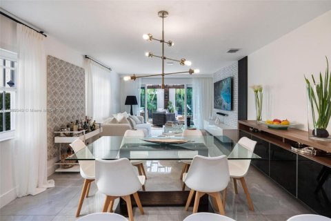 House in Miami, Florida 3 bedrooms, 150.5 sq.m. № 2039562 - photo 6