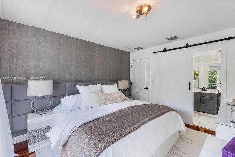 House in Miami, Florida 3 bedrooms, 150.5 sq.m. № 2039562 - photo 19