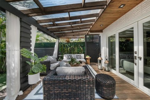 House in Miami, Florida 3 bedrooms, 150.5 sq.m. № 2039562 - photo 29