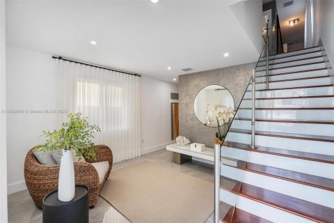 House in Miami, Florida 3 bedrooms, 150.5 sq.m. № 2039562 - photo 3
