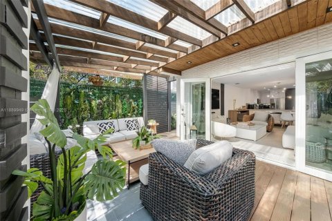 Дом в Майами, Флорида 3 спальни, 150.5м2 № 2039562