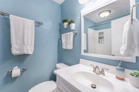 House in Saint Petersburg, Florida 5 bedrooms, 171.87 sq.m. № 1665703 - photo 23
