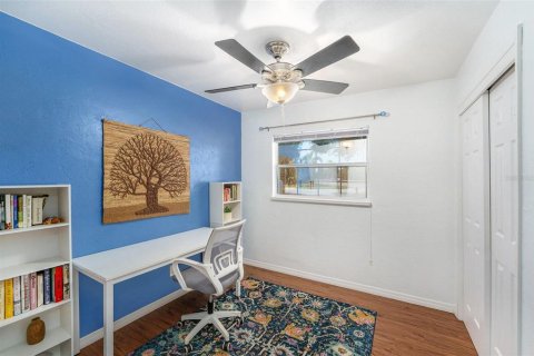 House in Saint Petersburg, Florida 5 bedrooms, 171.87 sq.m. № 1665703 - photo 20