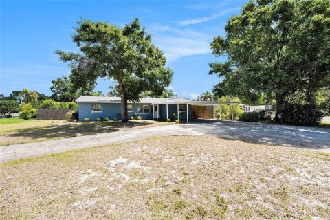 House in Saint Petersburg, Florida 5 bedrooms, 171.87 sq.m. № 1665703 - photo 4