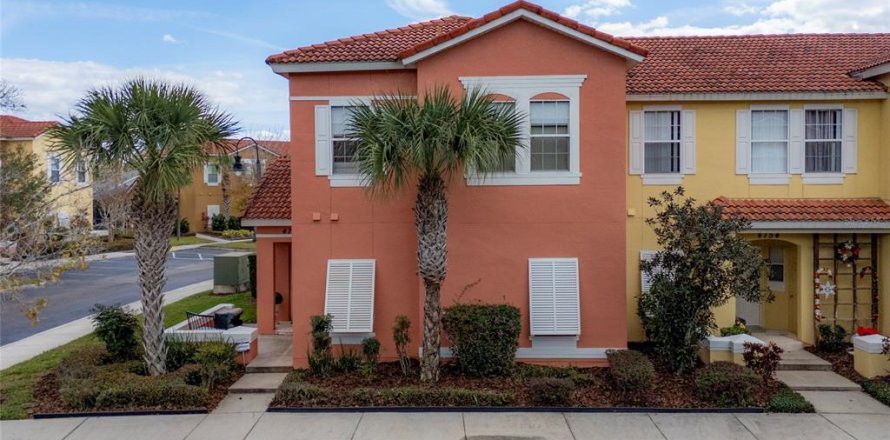 Adosado en Kissimmee, Florida 4 dormitorios, 151.99 m2 № 2214645