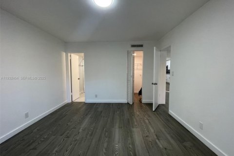 Снять в аренду кондоминиум в Тамарак, Флорида 2 спальни, 88.16м2, № 1991559 - фото 27