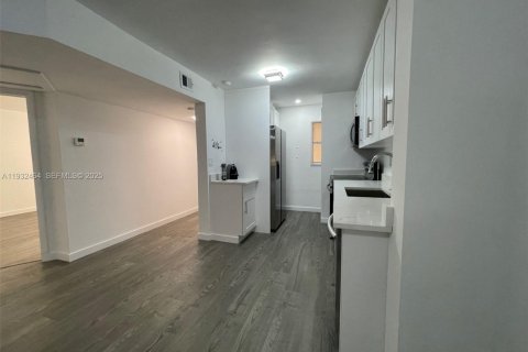 Снять в аренду кондоминиум в Тамарак, Флорида 2 спальни, 88.16м2, № 1991559 - фото 17