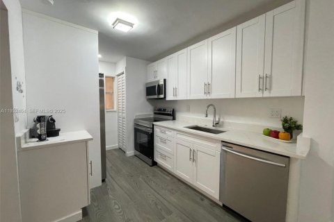 Снять в аренду кондоминиум в Тамарак, Флорида 2 спальни, 88.16м2, № 1991559 - фото 19