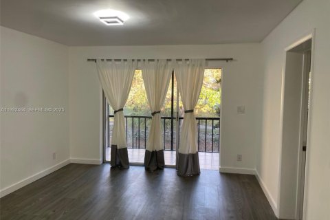 Снять в аренду кондоминиум в Тамарак, Флорида 2 спальни, 88.16м2, № 1991559 - фото 11