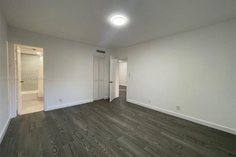 Снять в аренду кондоминиум в Тамарак, Флорида 2 спальни, 88.16м2, № 1991559 - фото 26