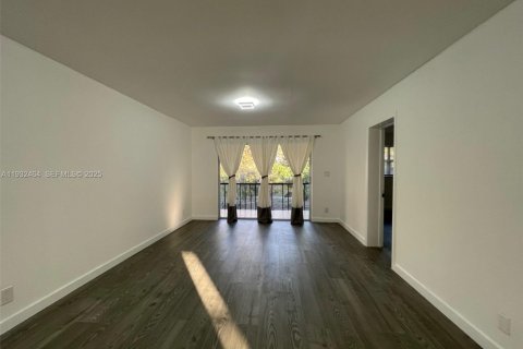 Снять в аренду кондоминиум в Тамарак, Флорида 2 спальни, 88.16м2, № 1991559 - фото 9