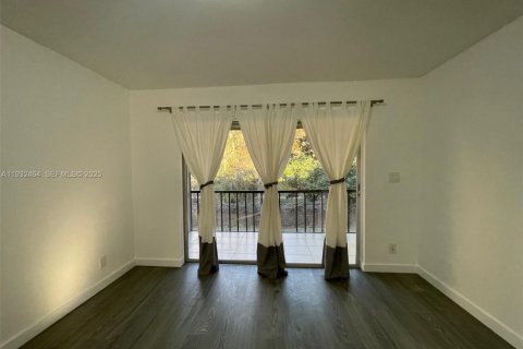 Снять в аренду кондоминиум в Тамарак, Флорида 2 спальни, 88.16м2, № 1991559 - фото 10