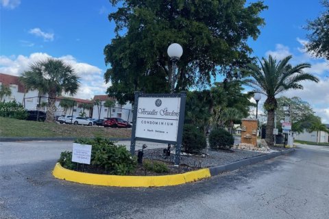 Снять в аренду кондоминиум в Тамарак, Флорида 2 спальни, 88.16м2, № 1991559 - фото 1