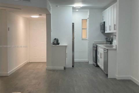 Снять в аренду кондоминиум в Тамарак, Флорида 2 спальни, 88.16м2, № 1991559 - фото 16