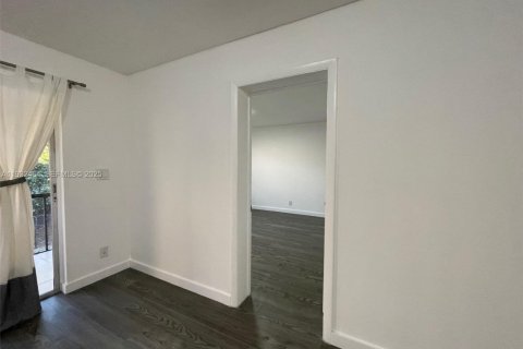 Снять в аренду кондоминиум в Тамарак, Флорида 2 спальни, 88.16м2, № 1991559 - фото 24