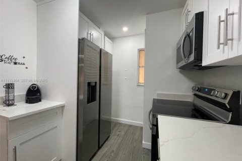 Снять в аренду кондоминиум в Тамарак, Флорида 2 спальни, 88.16м2, № 1991559 - фото 21