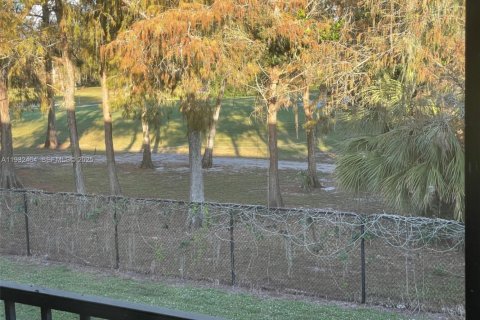 Снять в аренду кондоминиум в Тамарак, Флорида 2 спальни, 88.16м2, № 1991559 - фото 14