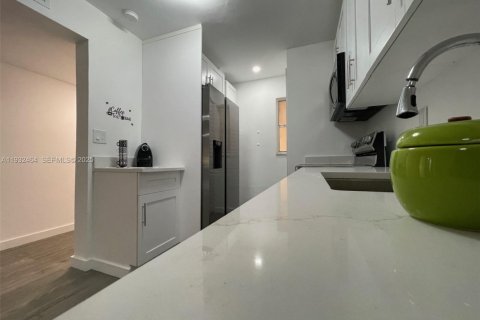 Снять в аренду кондоминиум в Тамарак, Флорида 2 спальни, 88.16м2, № 1991559 - фото 20