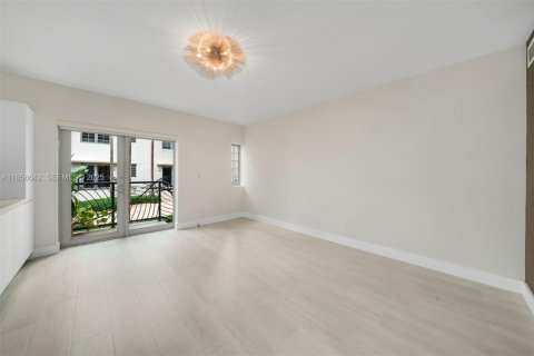 Купить кондоминиум в Майами-Бич, Флорида 1 спальня, 60.48м2, № 2043510 - фото 2